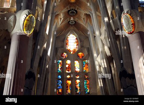 Glasfenster im Basílica y Templo Expiatorio De La Sagrada Familia