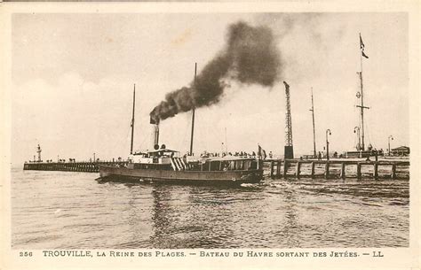 14 TROUVILLE Bateau du Havre sortant des Jetées