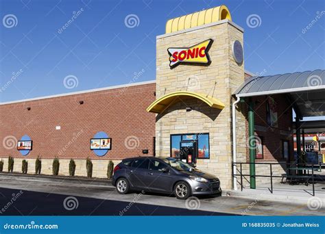 Sonic Drive In Fast Food Location Sonic Is A Drive In Restaurant Chain