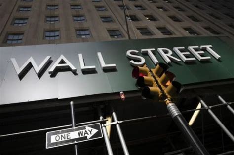 Wall Street Turun Imbas Kekhawatiran Arah Suku Bunga The Fed