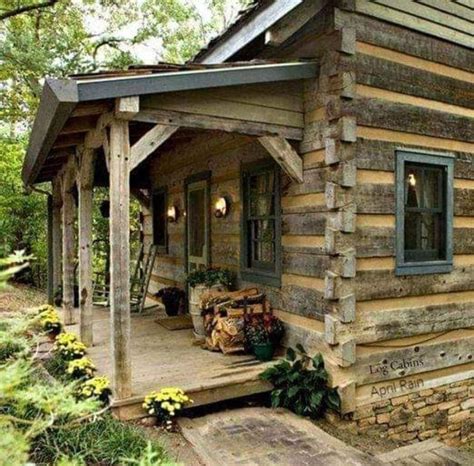 Log Cabin Living Small Log Cabin Log Cabin Homes Tiny House Cabin