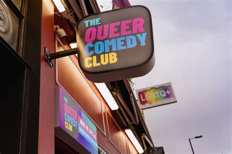 クィア コメディ クラブ ロンドンイズリントンの LGBTQ コメディ Travel Gay