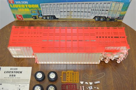 Vintage AMT Kit T594 1 25 Scale Wilson Trailers Livestock Van EBay