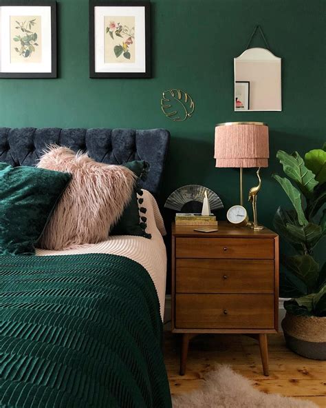 Thiết kế dark green bedroom decor Cho phòng ngủ tôn lên vẻ đẹp mộc mạc