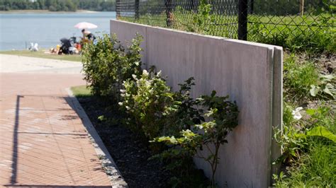 Bosch Beton Retaining Walls As Partition And Noise Barrier At Theme Park