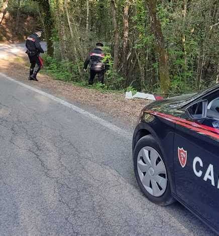 Precipita Con L Auto In Una Scarpata Anziano Salvato Dai Carabinieri