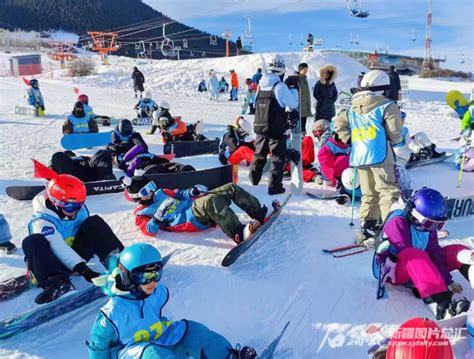 第十届全国大众冰雪季·雪耀天山新疆分会场启动