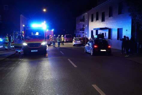 Auto Rammt Hausfassade Bei Unfall In Castrop Rauxel Insassen Kommen