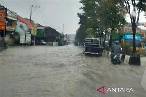 Lima Kabupaten Di Kaltim Berpotensi Hujan Petir Pada Jumat Sabtu