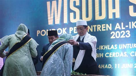 Wisuda Santri Al Ikhlas Ketua Yayasan Beri Pesan Khusus Pondok