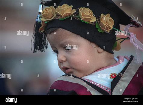 Palestinian students attend their graduation ceremony at Al-Quds Open ...