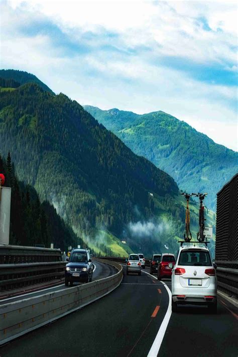 Tragico Incidente Camion Schiaccia Un Ambulanza Due Morti