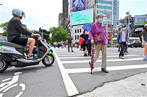 政院通過行人安全綱領與道安基本法草案／還路於民 半年改善600危險路口 生活 自由時報電子報