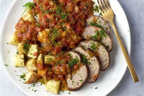 Gehaktbroodje In Tomatensaus Met Geroosterde Aardappelen Recepten