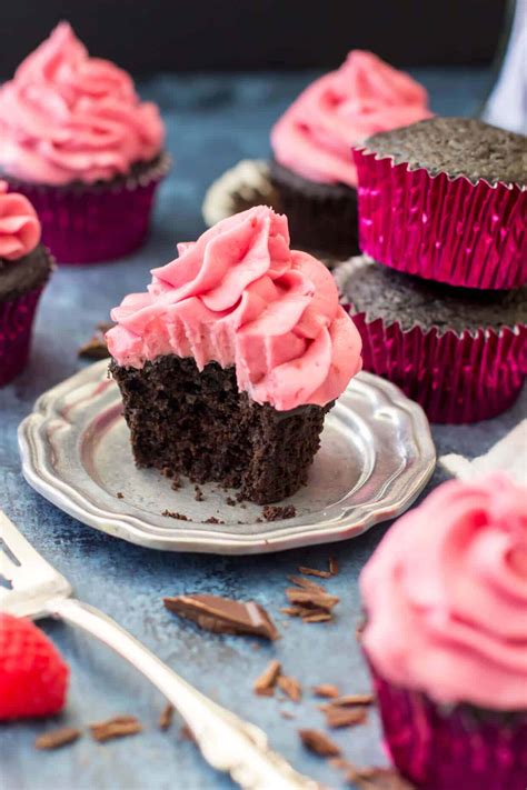 Dark Chocolate Cupcakes With Fresh Raspberry Frosting Sugar Spun Run