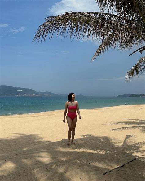 Hot Girl H Th Nh L Y Thi U Gia T P O N May M C M I L M Ph Nh Y Cho Con M C Bikini Su T L