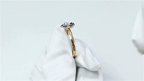 Золотое кольцо SOKOLOV 1011288 с бриллиантом - YouTube