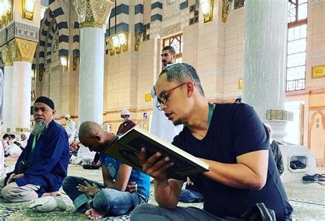 Memperbanyak Membaca Al Quran Dan Itikaf Berikut Amalan Sunnah Yang