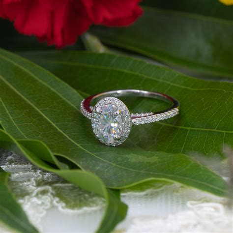 Simple Engagement Rings White Gold