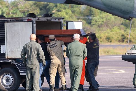 Corpos das vítimas da queda de avião em Barcelos AM são liberados pelo