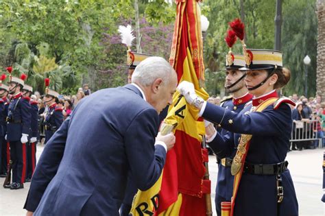 Castell N Despide A La Guardia Real Con Una Emotiva Jura De Bandera