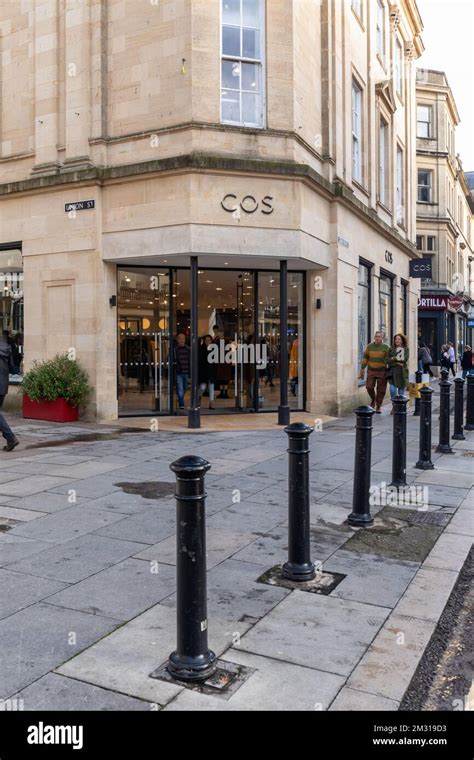 Cos store england hi-res stock photography and images - Alamy