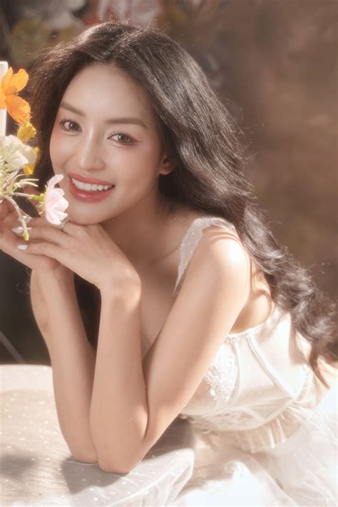 Nữ chính phim 18 hot nhất lúc này Vóc dáng cực slay visual đỉnh