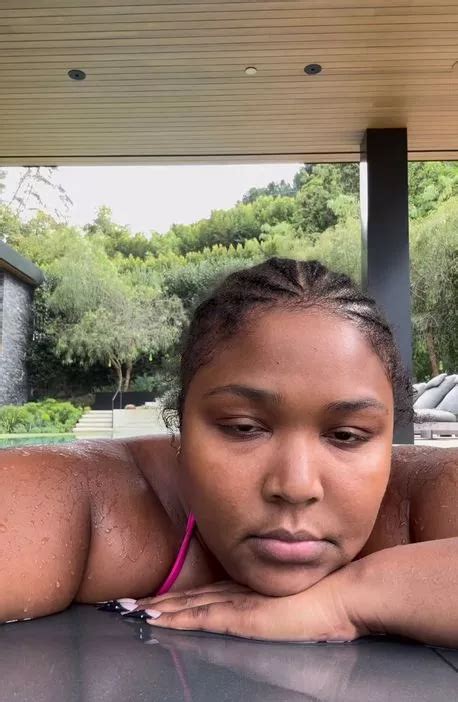 Lizzo Praised By Fans As She Oozes Confidence In Pink Bikini At