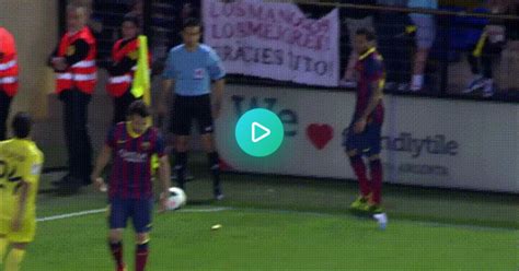 Imgurian Throws Scale On Field Dani Alves Doesn T Appreciate The Sanctity Of The Internet Scale