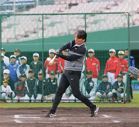 【巨人】松井秀喜氏が宮崎で野球教室を開催 約40人の子どもたちに「元気を出していきましょう！」 スポーツ報知