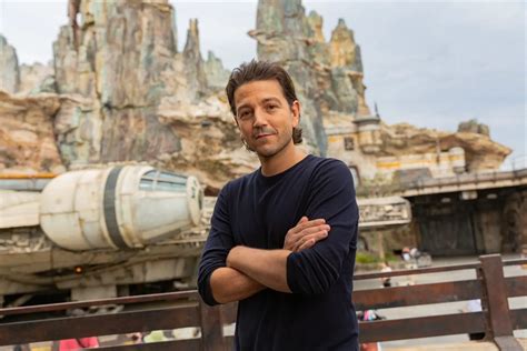 Actor Diego Luna Visits Star Wars: Galaxy’s Edge at Disneyland Park | Chip and Company