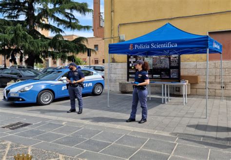 Giornata Dei Bambini Scomparsi Polizia Di Vibo In Piazza Per Campagna