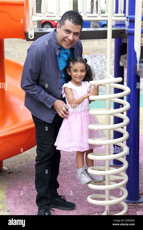 Divorced Single Dad Plays With His 4 Year Old Daughter Latina Brunette
