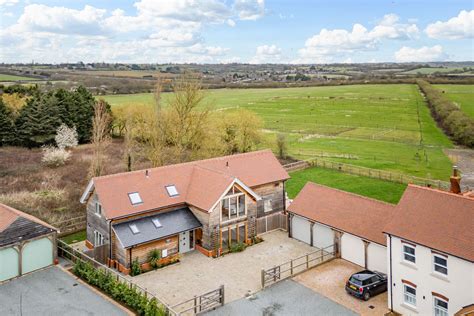 Detached House For Sale With 4 Bedrooms Chalk Street Rettendon Common