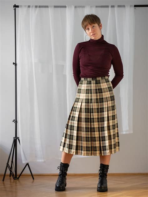 Vintage 100 Silk Pleated Midi Skirt With Cream And Black Plaid Pattern