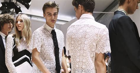 BACKSTAGE BURBERRY PRORSUM SPRING SUMMER 2016 MENS COLLECTION The