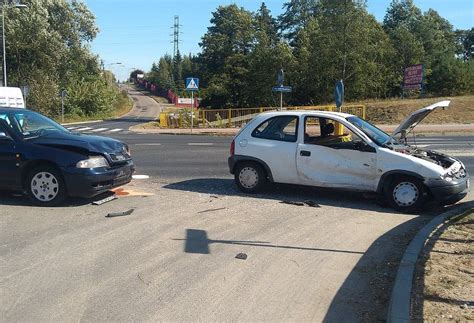 Zderzenie samochodów na obwodnicy Brodnicy ZDJĘCIA