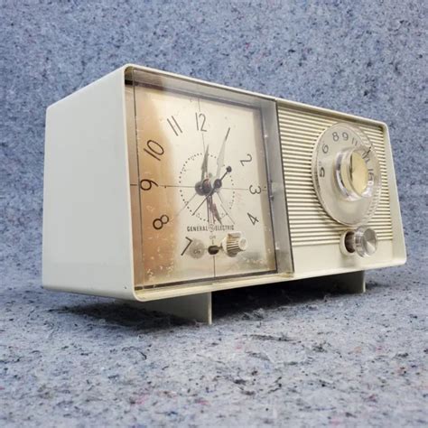 General Electric C 410c Tube Radio Clock Ge Vintage 1960s Mcm White