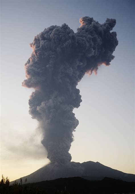 Japan S Sakurajima Volcano Erupts In Miles High Plume Of Ash Cgtn