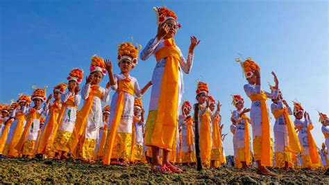 Tari Rejang Bagian Dari Ritual Keagamaan Di Bali Perusahaan Umum Daerah