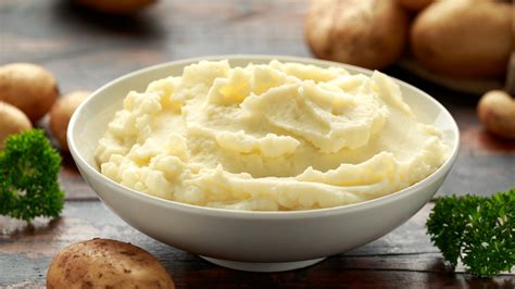 Add Eggs To Your Mashed Potatoes For The Creamiest Result