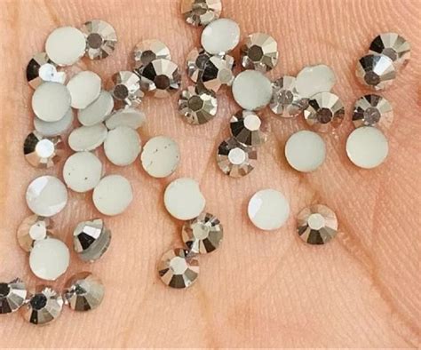 Mm Metal Silver Rhinestone At Pack Hot Fix Rhinestone In Surat ID