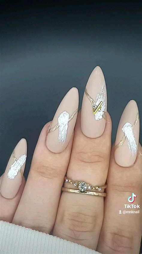 MINIMALIST NUDE NAILS WITH GOLD LINE AND SAND GEL Flawless Nudenails Basicnails Goldnails Nail