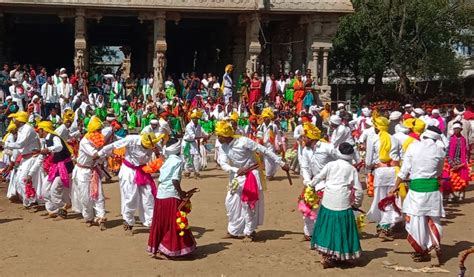 Telangana Adivasis Celebrate Dandari Gussadi Festival In Adilabad