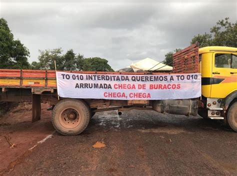 TO Moradores Acampam Em Via Bloqueada Em Protesto A Nova Democracia