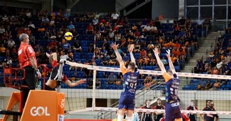 Vôlei joseense estreou na nova arena em jogo acirrado Jogando Juntos