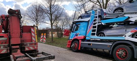 Reportnet24 De Ketzin Havel Autotransporter Mit 10 Neuwagen Bei