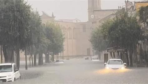 Maltempo In Puglia Violento Temporale V Shaped Nel Salento E Paesi