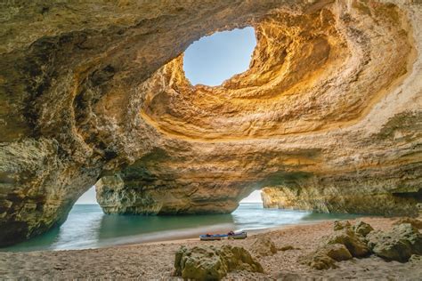 l algar de Benagil ou grotte de Benagil emblême de l Algarve du