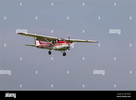 Cessna 172e Fotos und Bildmaterial in hoher Auflösung Alamy